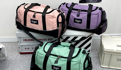 Stay stylish and enjoy your vacation with the travel duffle bag